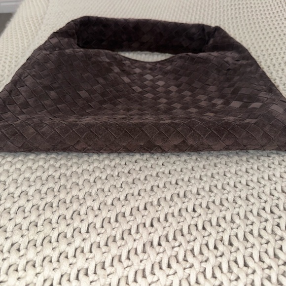 BRAND NEW Bottega Veneta Small Hop Shoulder Bag in brown suede. Never worn!! - Picture 4 of 7